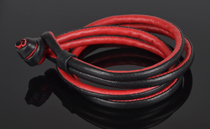Armbånd i sort og rød Kobe kalveskind. 4 omgange med knude. Tykkelse 4,5 mm.